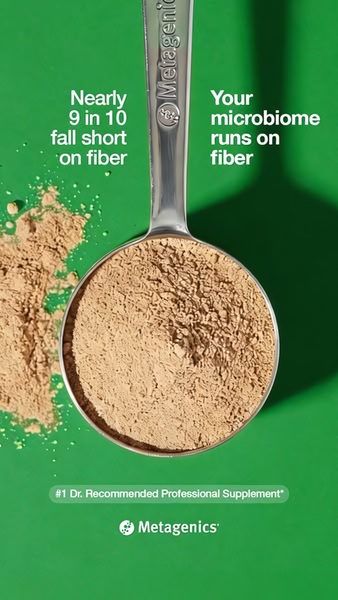 A high-contrast, product-focused ad using a measuring spoon of fiber powder against a solid green background with bold statistical claims.